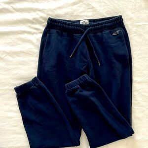 Men’s Hollister joggers, size M